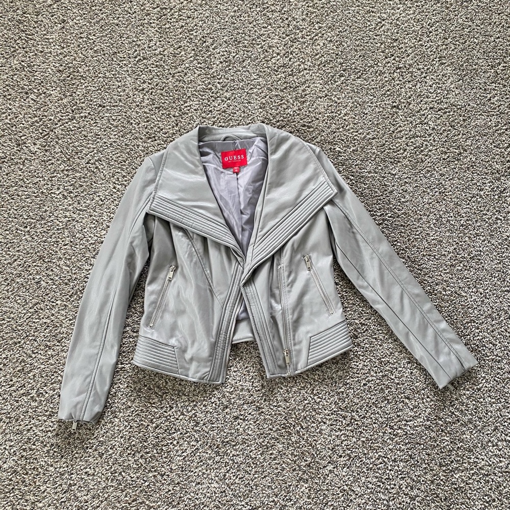 GUESS - Picture 3 of 5